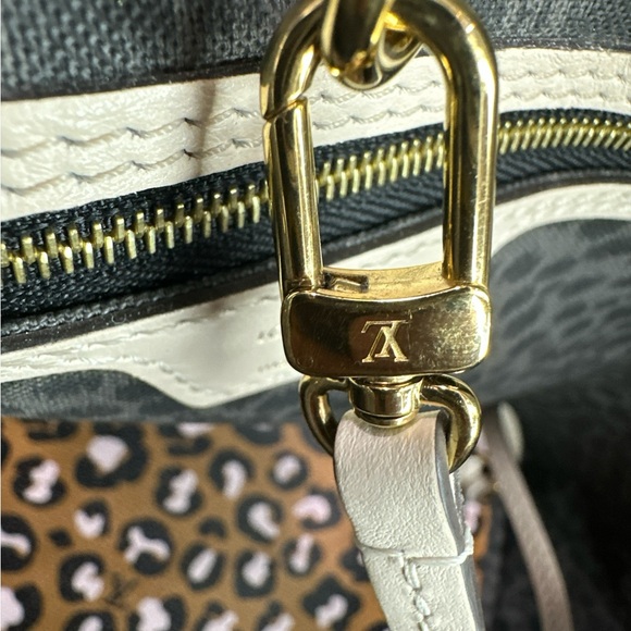 Louis Vuitton Wild at Heart Neverfull leather Tote MM - Picture 14 of 16